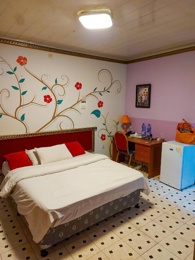 Hotel Relax Киншаса Экстерьер фото